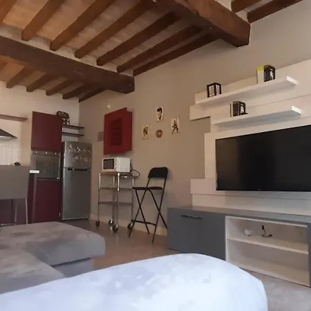 Apartment Claude Cozy Corner-apartment Parma